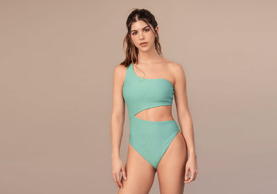 Comment choisir le meilleur bikini pour les petites poitrines