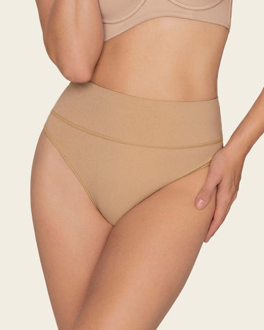 Tanga de control moderado tiro alto en SkinFuse#color_802-habano-claro